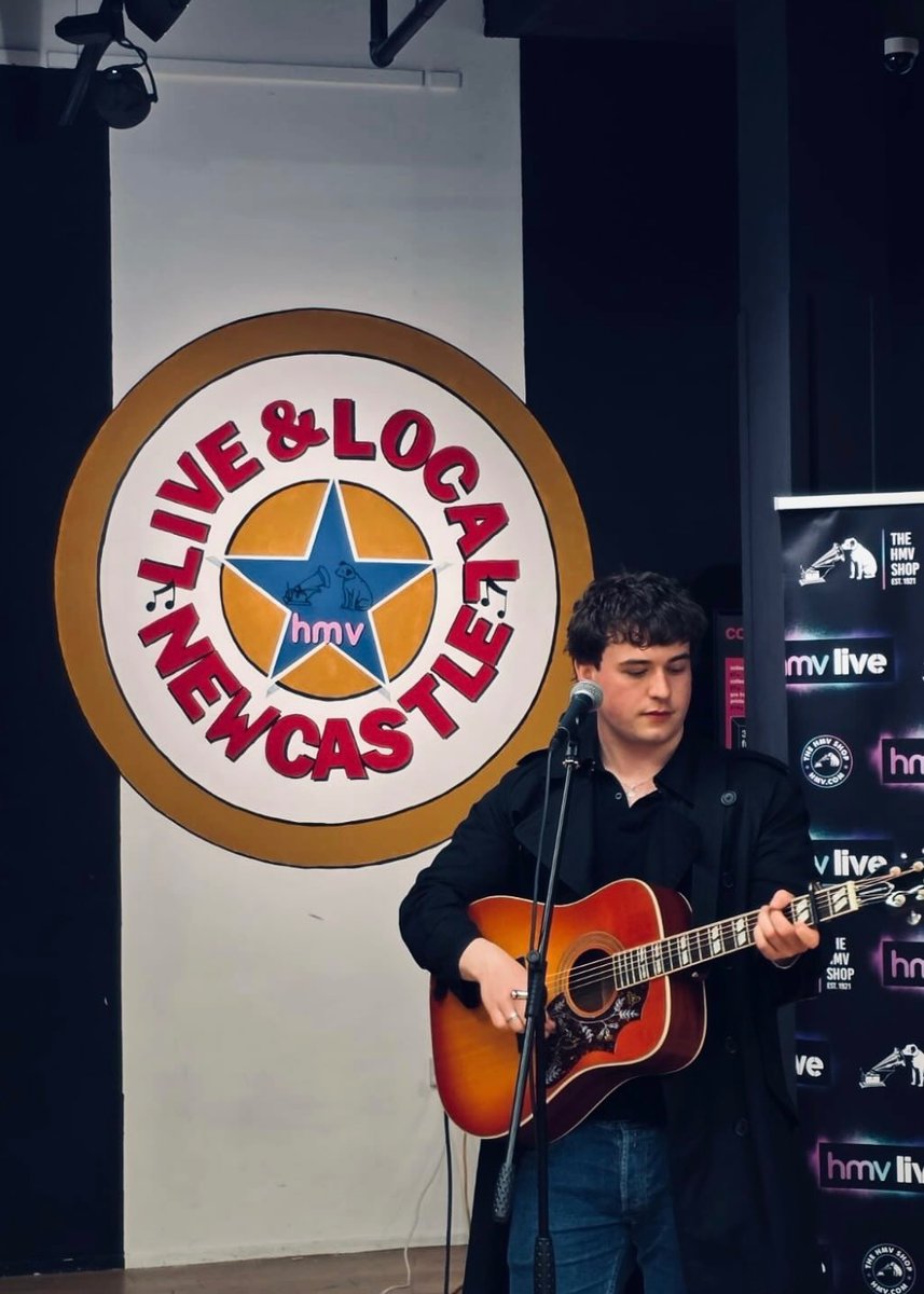 Thank you to everyone that came down to see my set hmv (Newcastle) ❤️ Huge thanks to Lucy for accompanying me on violin, bv’s and flute 🙌🏼 Thanks again hmv Newcastle for having us on 🖤 🤍 

#hmv #newcastle #newcastleupontyne #localartist #music #musician