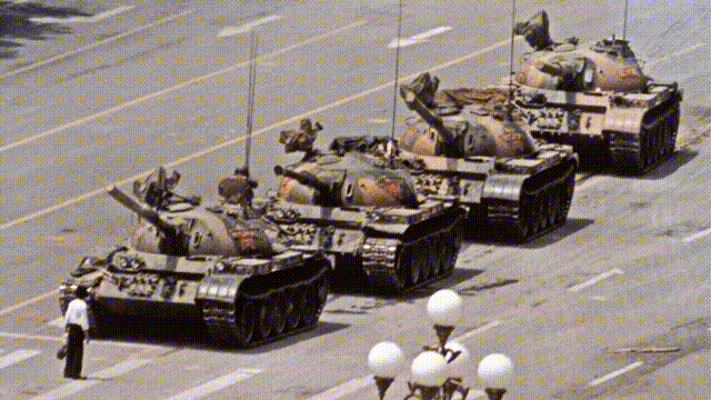 BrianPHuntley's tweet image. Oh, if only this would happen at Trump's Birthday Parade!
(BTW, is that a federal holiday in the US yet?)