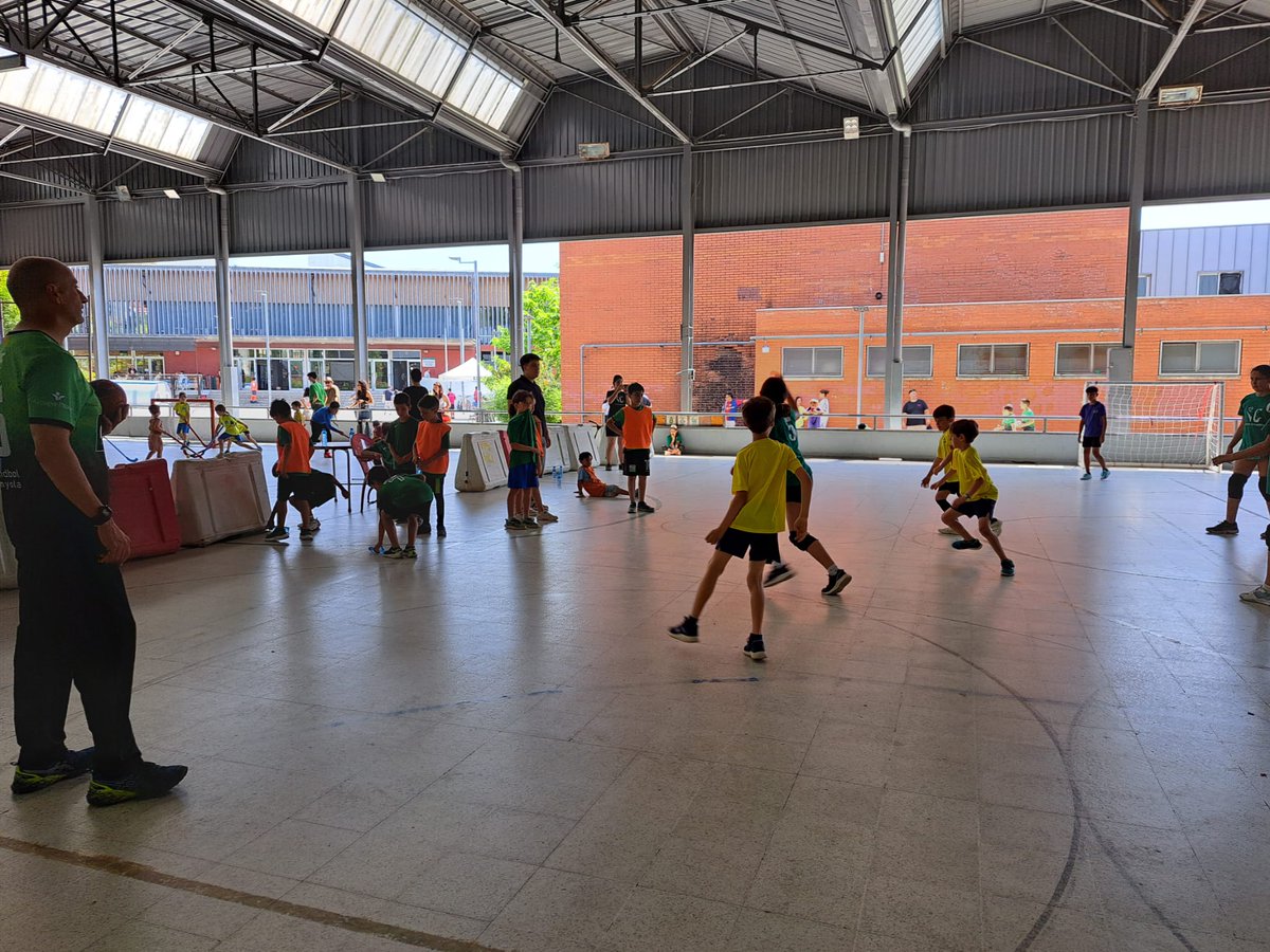 📸 Més imatges de la Cloenda dels Jocs Escolars d'aquest dissabte al Xarau!

🏆 Els dos nostres Alevins van rebre un trofeu per la participació a la lliga escolar, tant al Nuroil com al Procer.

#123Sarda #Handbol