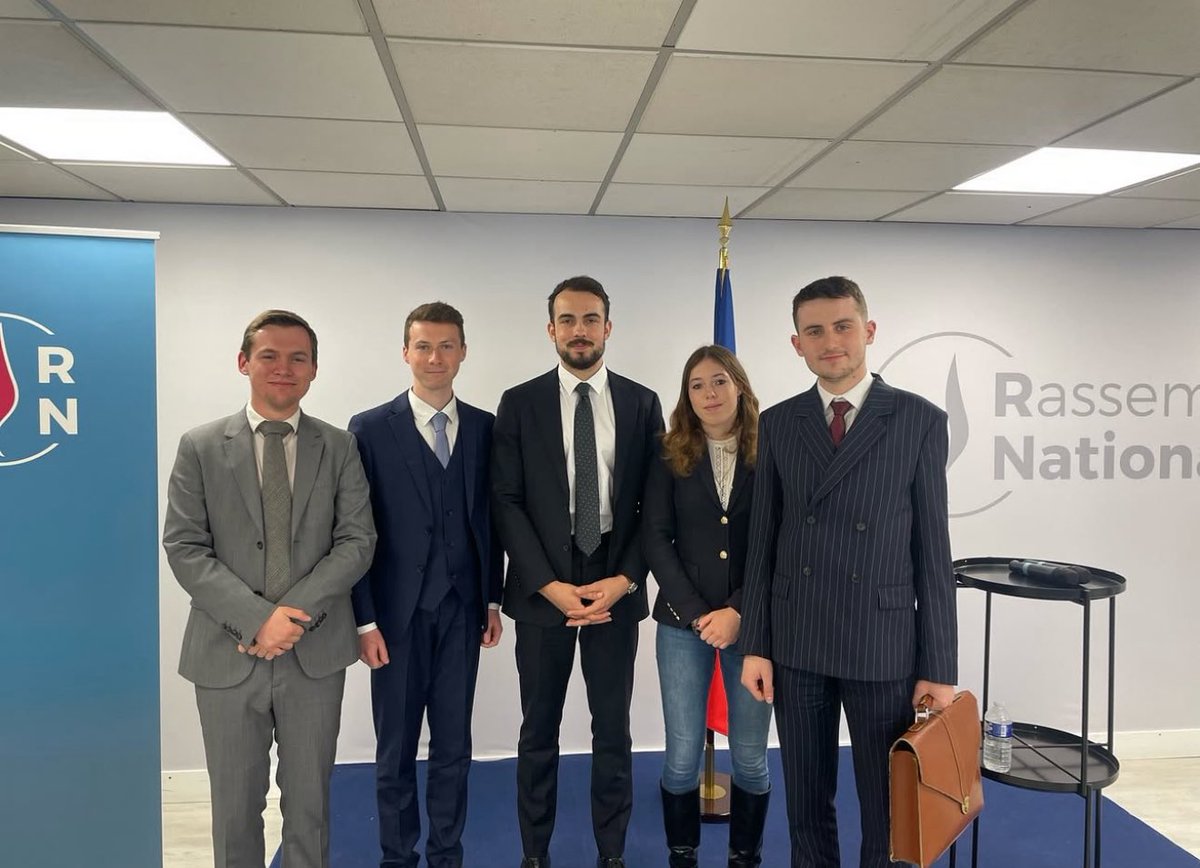 🔵Ce week-end, les responsables bretons du <a href="/rnj_cotesdarmor/">RNJ côtes d’armor</a>, <a href="/rnjmorbihan/">RNJ Morbihan</a>, <a href="/rnj_finistere/">RNJ Finistère</a> , @rni_illeetvilaine étaient à Paris pour la formation des délégués jeunes de toute la France. Merci à <a href="/PR_Thionnet/">Pierre-Romain Thionnet</a>, <a href="/TimBouzon/">Tim Bouzon</a> &amp; <a href="/Clement_Vhn/">Clément ☨</a> pour l’organisation. En route vers la victoire!