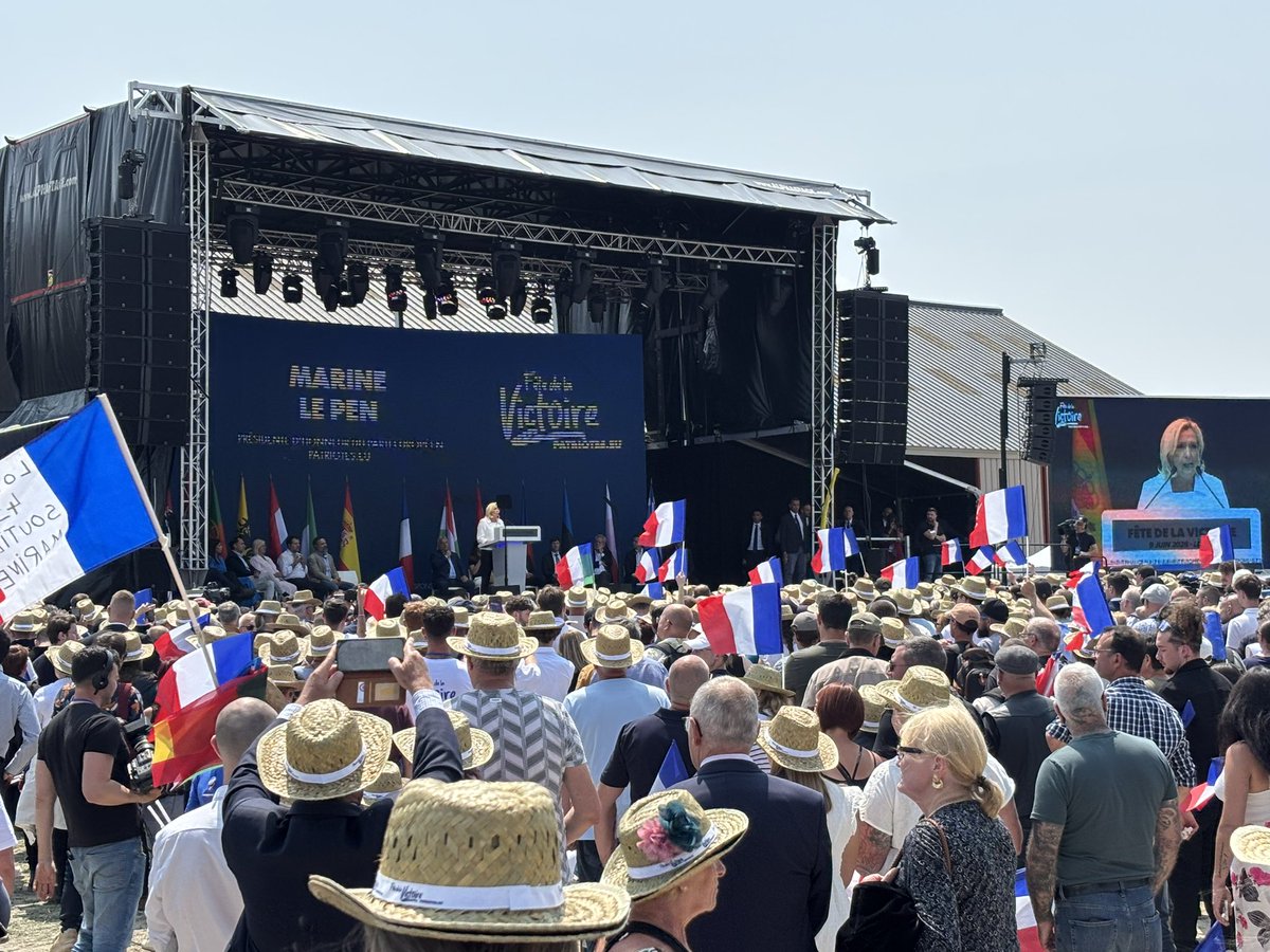 anthonyzeller_'s tweet image. 6000 personnes réunies à Mormant pour célébrer notre victoire du 9 juin 2024.
Quel succès, c’était fou !!!
Merci les amis 😍
@PatriotsEU 
#Loiret