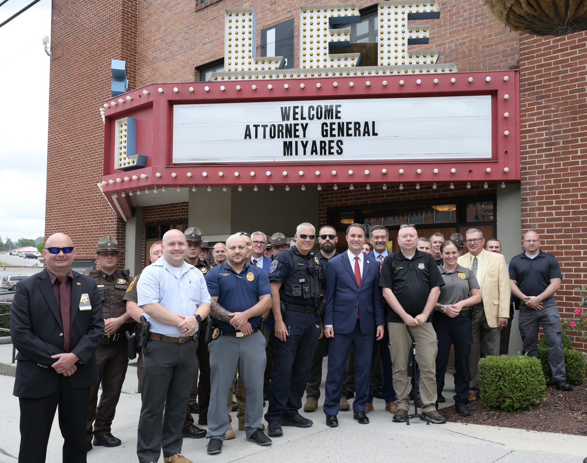 JasonMiyaresVA's tweet photo. Enjoyed a productive roundtable this morning in Lee County with law enforcement officers from across Southwest Virginia! 🚔

Thank you for the warm welcome and for your unwavering service. You are true heroes. 

It’s an honor to have your back. https://t.co/IiYwtNU8b4