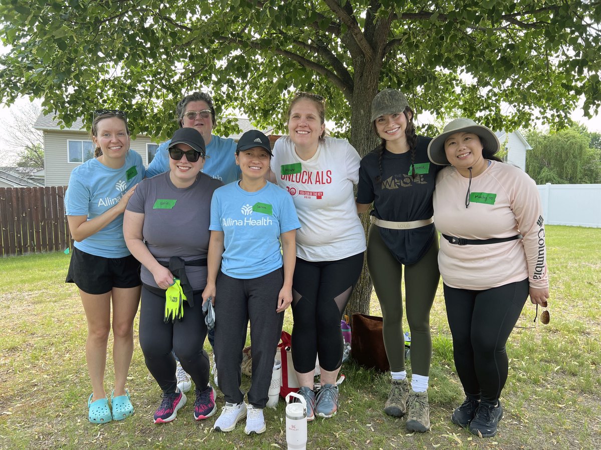 TreeTrust's tweet image. Brooklyn Park is greener thanks to amazing volunteers! 

Shout out to Allina Health Care &amp;amp; BTS Fan Club for digging in and making a difference!  

#TreePlantingDay #GreenTogether