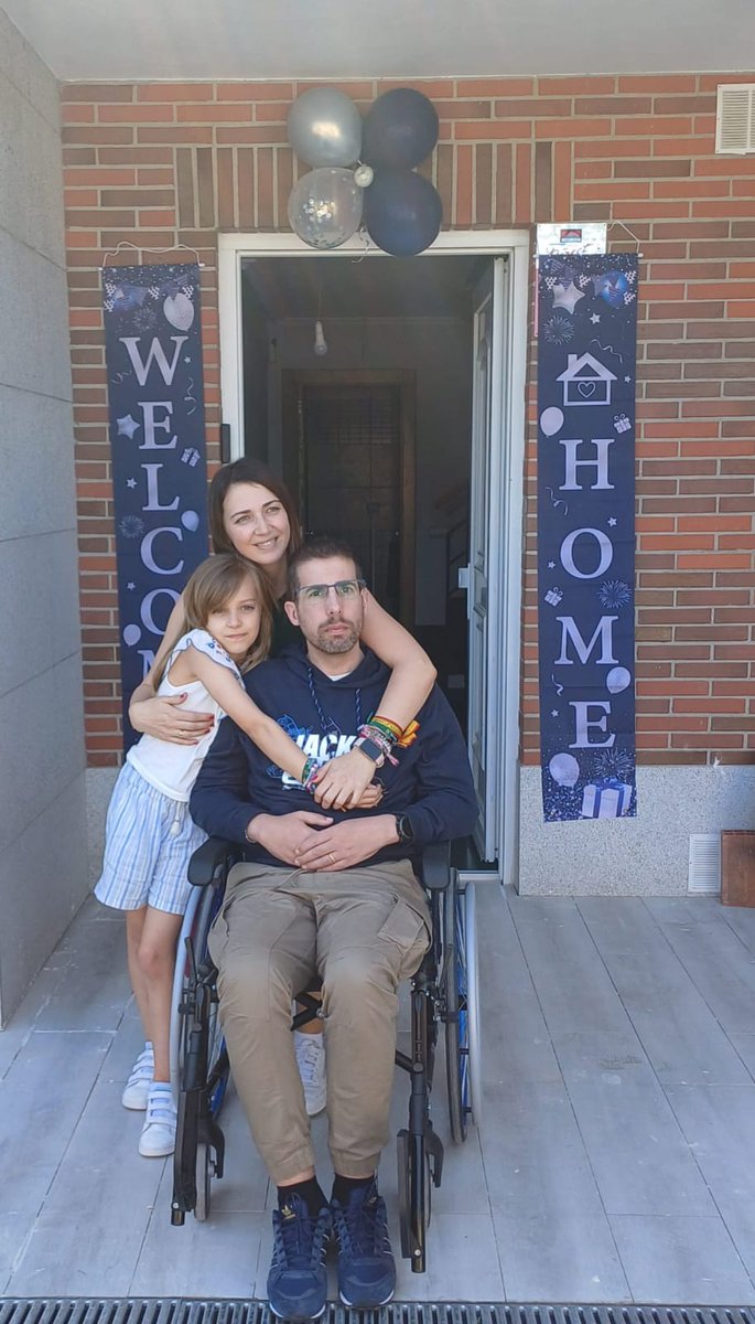 JusapolSocial's tweet photo. Tener q luchar por algo que debería ser dado por HUMANIDAD, es tremendo.
Él llevo a estos límites su juramento de SERVIR Y PROTEGER y ahora, la gestoría q lleva su comunidad le deniegan un simple plaza de aparcamiento adaptado a sus circunstancias. 
#EnEstaFamiliaNadieLuchaSolo https://t.co/ywNRTUkj7i