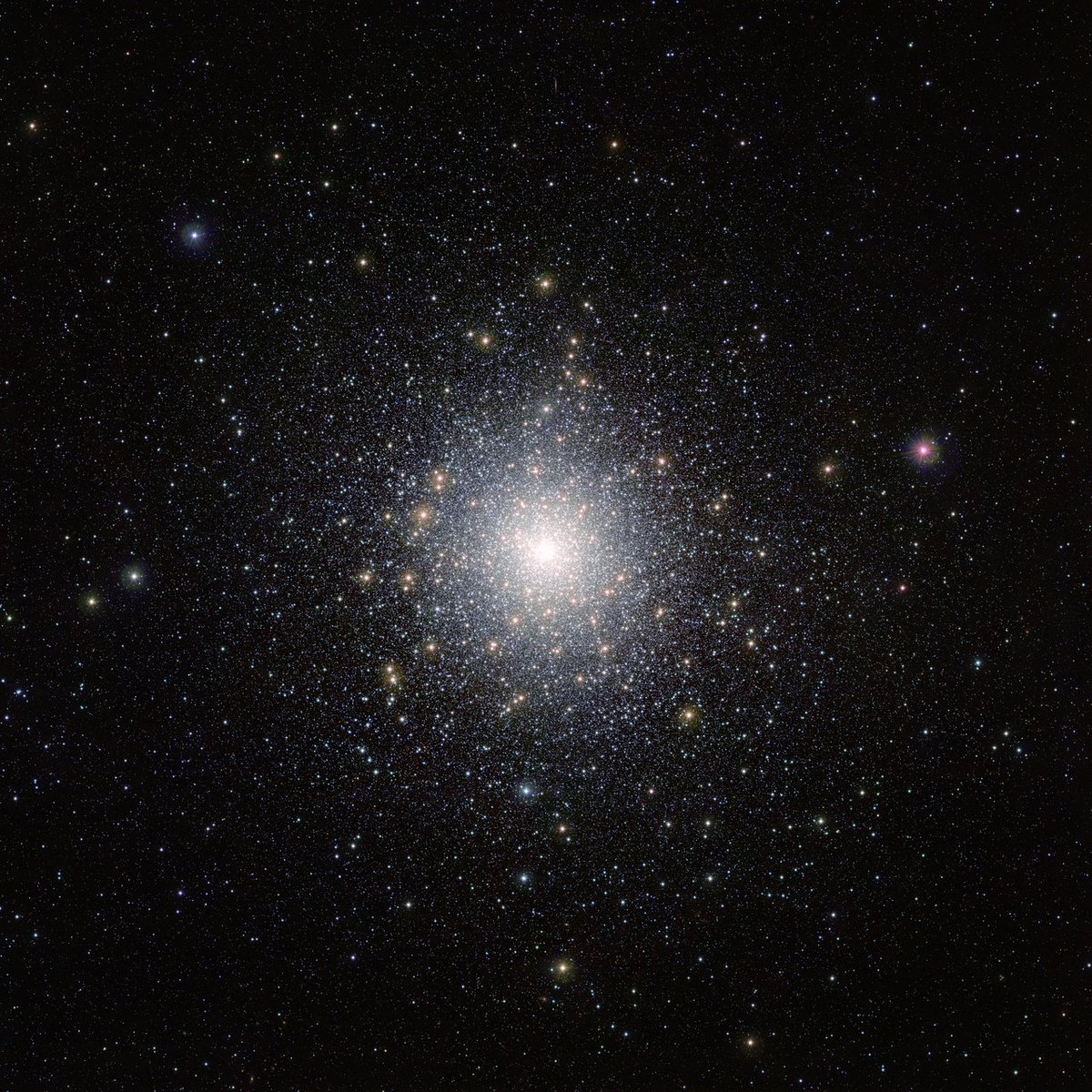 NGC 104 pe 47 an Toukan (druilhad boulek) 

Dizoloet gant Nicolas-Louis de Lacaille e 1751  

Pellder : 15 000  a vloavezhioù-gouloù diouzhimp e steredeg an Toukan
Meurez manat : 4,09

#bzhg #steredoniezh 

📷<a href="/ESO/">ESO</a>