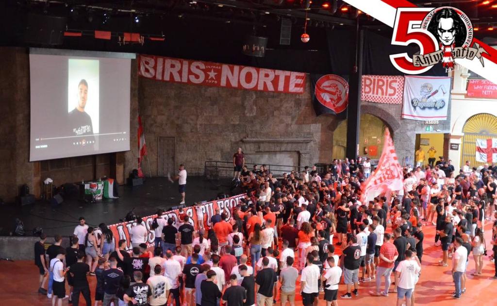 birisoficial's tweet photo. El pasado sábado celebramos la fiesta del 50 aniversario abierta a todo el sevillismo.

Desde aquí agradecer a todos los presentes y a las peñas que tuvieron su gesto con nosotros.

Aquí os dejamos algunas fotos de la noche. 

Fiesta 50 aniversario 1/7

#50AñosTrasTuEscudo https://t.co/yhschGf7oD