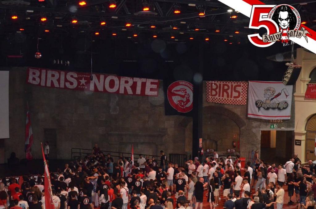 El pasado sábado celebramos la fiesta del 50 aniversario abierta a todo el sevillismo.

Desde aquí agradecer a todos los presentes y a las peñas que tuvieron su gesto con nosotros.

Aquí os dejamos algunas fotos de la noche. 

Fiesta 50 aniversario 1/7

#50AñosTrasTuEscudo