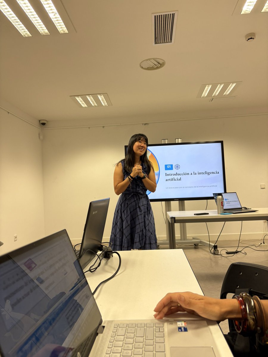 Elisa Rico⚜️ (@elisayerico) on Twitter photo El pasado sábado 7 de junio, estuve en el <a href="/museodelprado/">Museo del Prado</a> dando el taller de “Fase beta. Taller para la reflexión y el uso docente de la IA” de la mano de <a href="/L3TCRAFT_EDU/">Letcraft Educación</a>
Una sesión de cómo trabajar con <a href="/Copilot/">Microsoft Copilot</a> de manera segura y eficiente.
<a href="/MicrosoftEduEsp/">Microsoft Educación</a> #claustrodigital El pasado sábado 7 de junio, estuve en el <a href="/museodelprado/">Museo del Prado</a> dando el taller de “Fase beta. Taller para la reflexión y el uso docente de la IA” de la mano de <a href="/L3TCRAFT_EDU/">Letcraft Educación</a>
Una sesión de cómo trabajar con <a href="/Copilot/">Microsoft Copilot</a> de manera segura y eficiente.
<a href="/MicrosoftEduEsp/">Microsoft Educación</a> #claustrodigital
