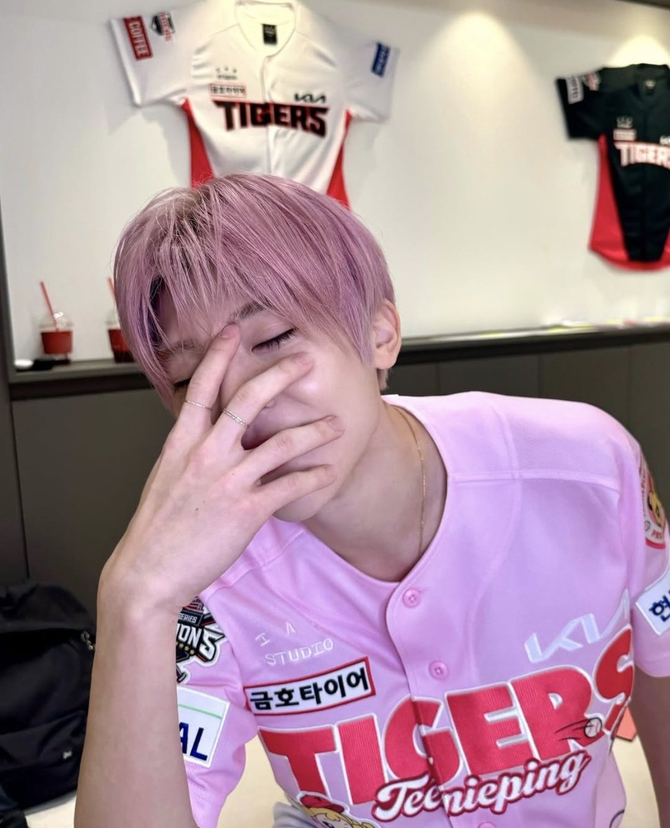 jjkyuii's tweet image. 😜😜😜😜😜