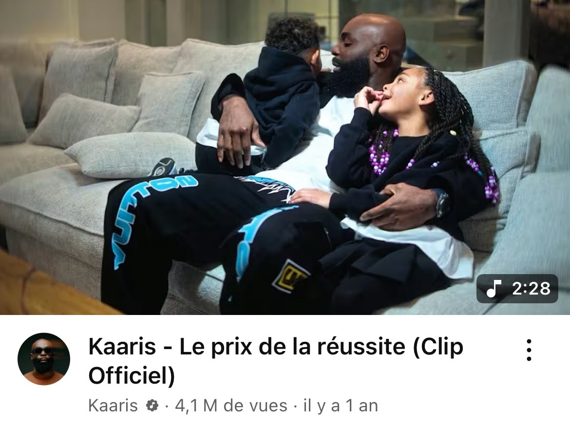 Petit morceau touchant avec les mioches pour dribbler la population je reconnais ce football !!