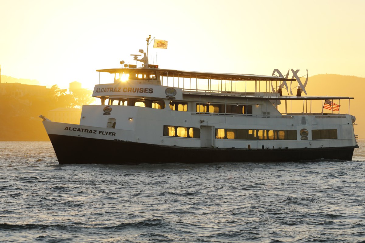 Golden sunsets + Bay breeze = pure magic 🌅 
Book your Alcatraz Night Tour now before June spots fill up! 👉 cityexperiences.com/san-francisco/… 
 #BayArea #AlcatrazNight