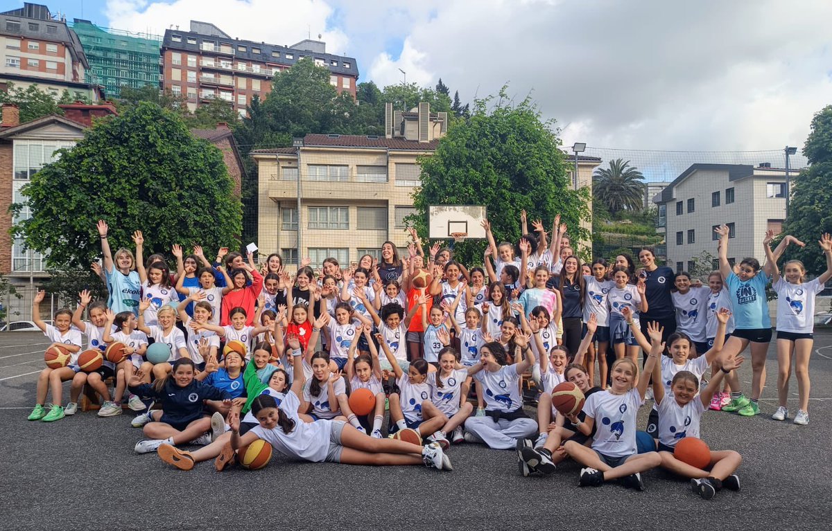 🐬 Este mes <a href="/larongii8/">Larongis Uh Larongis</a> visitó la escuela de <a href="/Luberrisaski/">Antigua-Luberri K.E.- Saskibaloia</a> y enseñó a las más txikis alguno de sus trucos

Gure harrobia! Gure etorkizuna! 🔜

#IDKEuskotren | #EtxeaBabestu