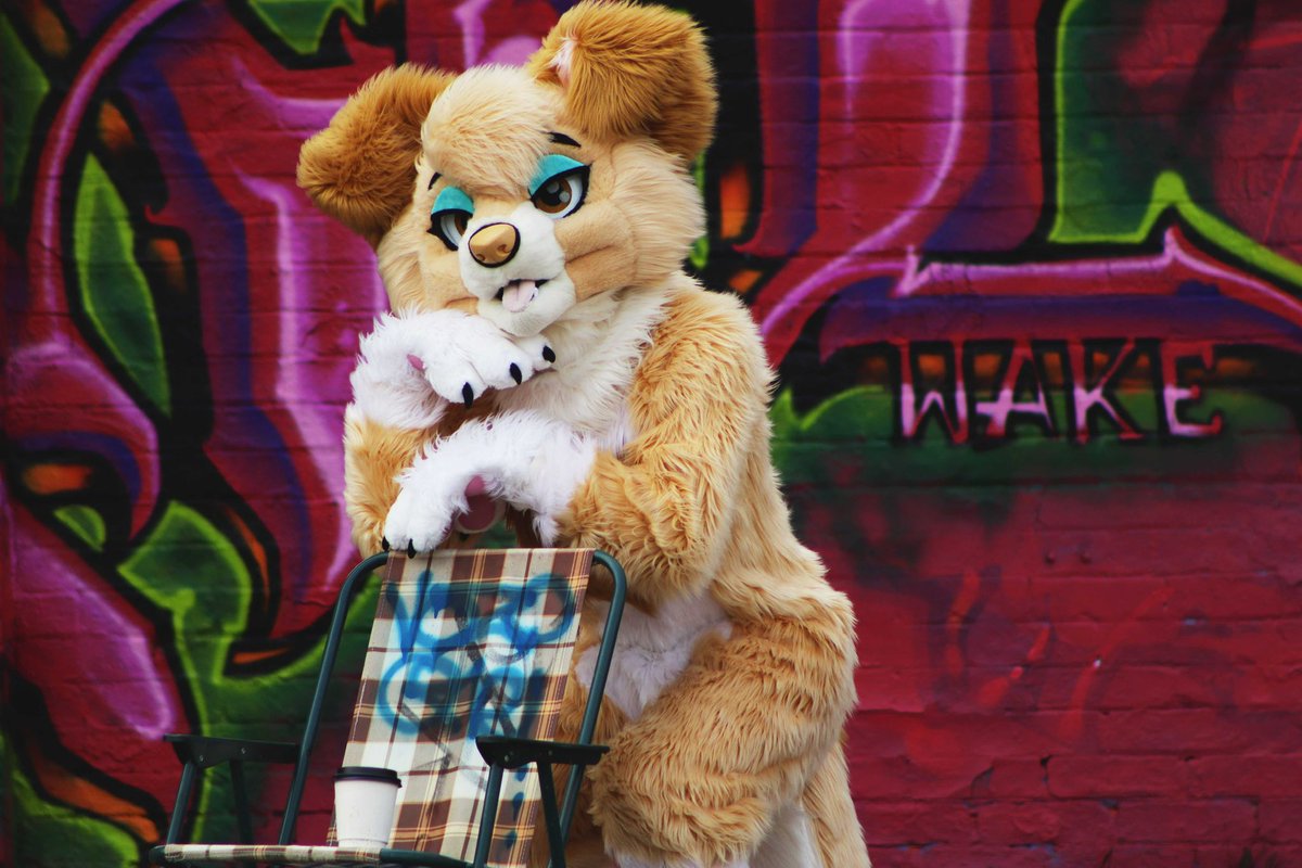 Fierce attitude 🌺

 📷: <a href="/FuggaFursuits/">FuggaFursuits</a>