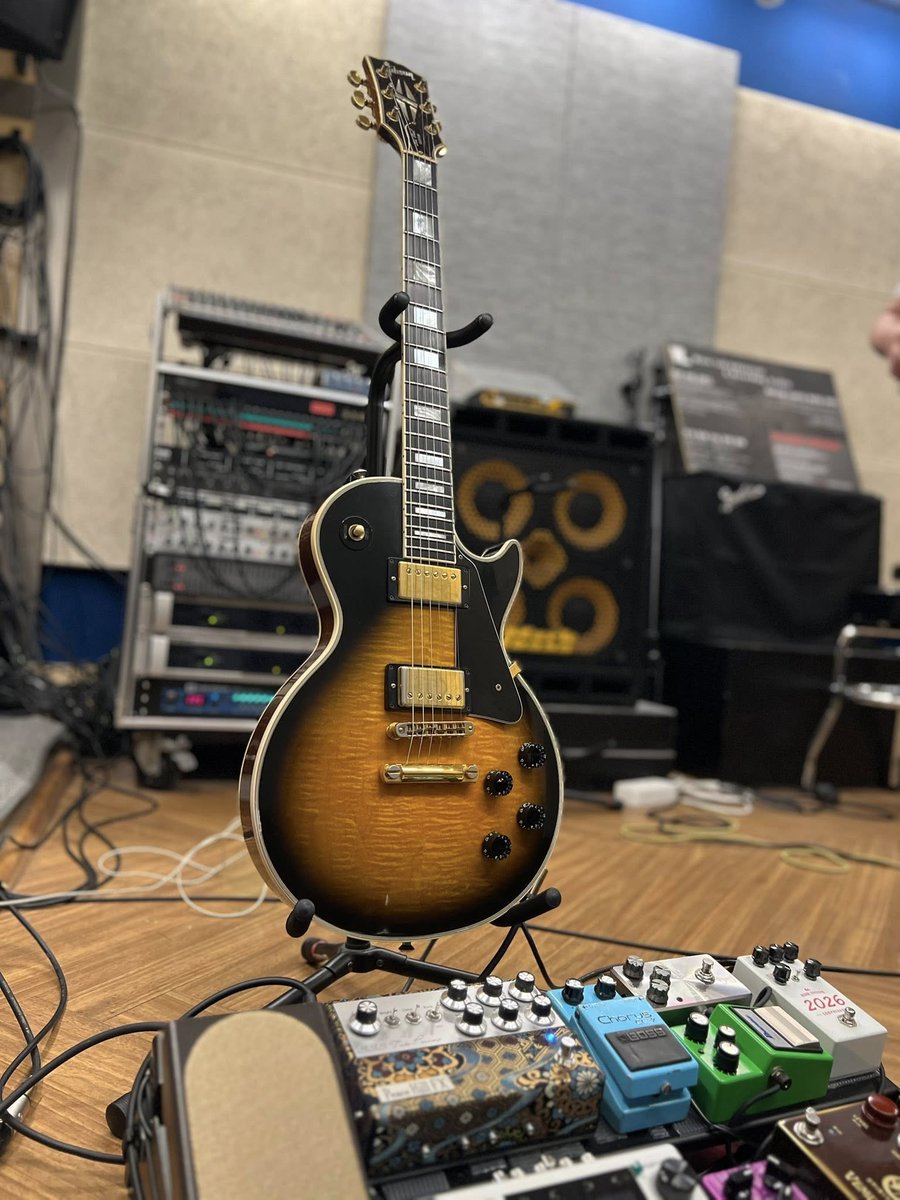 Jee's gorgeous '97 Custom. =)