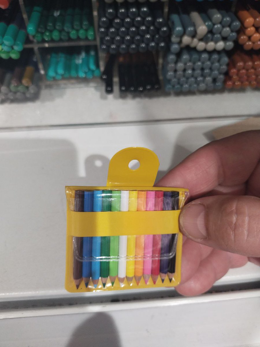 AsH3Draws's tweet image. Drawing something

We saw tiny pencils recently, sooo...