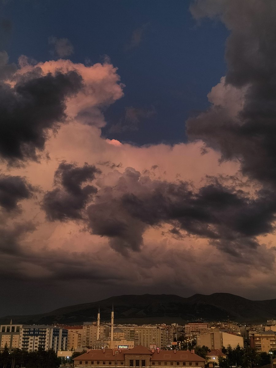 Umulur ki yazılan, 
İstenilenden daha güzeldir..