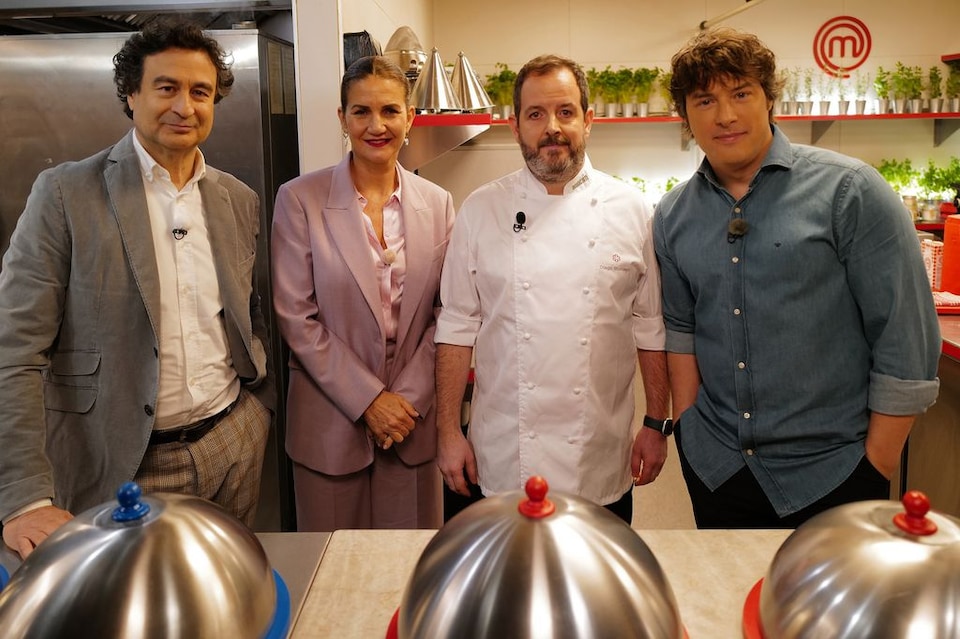 Fans de MasterChef (@fandemasterchef) on Twitter photo Esta noche en #MasterChef los aspirantes se enfrentan a la prueba del robo que por primera vez serán a la cara, trabajarán en las cocinas del restaurante #Desde1911 con un menú creado por #DiegoMurciego y visita de <a href="/_YolandaRamos_/">Yolanda Ramos</a> <a href="/efrenalvarezf/">Efrén Álvarez</a> y <a href="/eneko_atxa/">Scott Isaacson</a> Esta noche en #MasterChef los aspirantes se enfrentan a la prueba del robo que por primera vez serán a la cara, trabajarán en las cocinas del restaurante #Desde1911 con un menú creado por #DiegoMurciego y visita de <a href="/_YolandaRamos_/">Yolanda Ramos</a> <a href="/efrenalvarezf/">Efrén Álvarez</a> y <a href="/eneko_atxa/">Scott Isaacson</a>