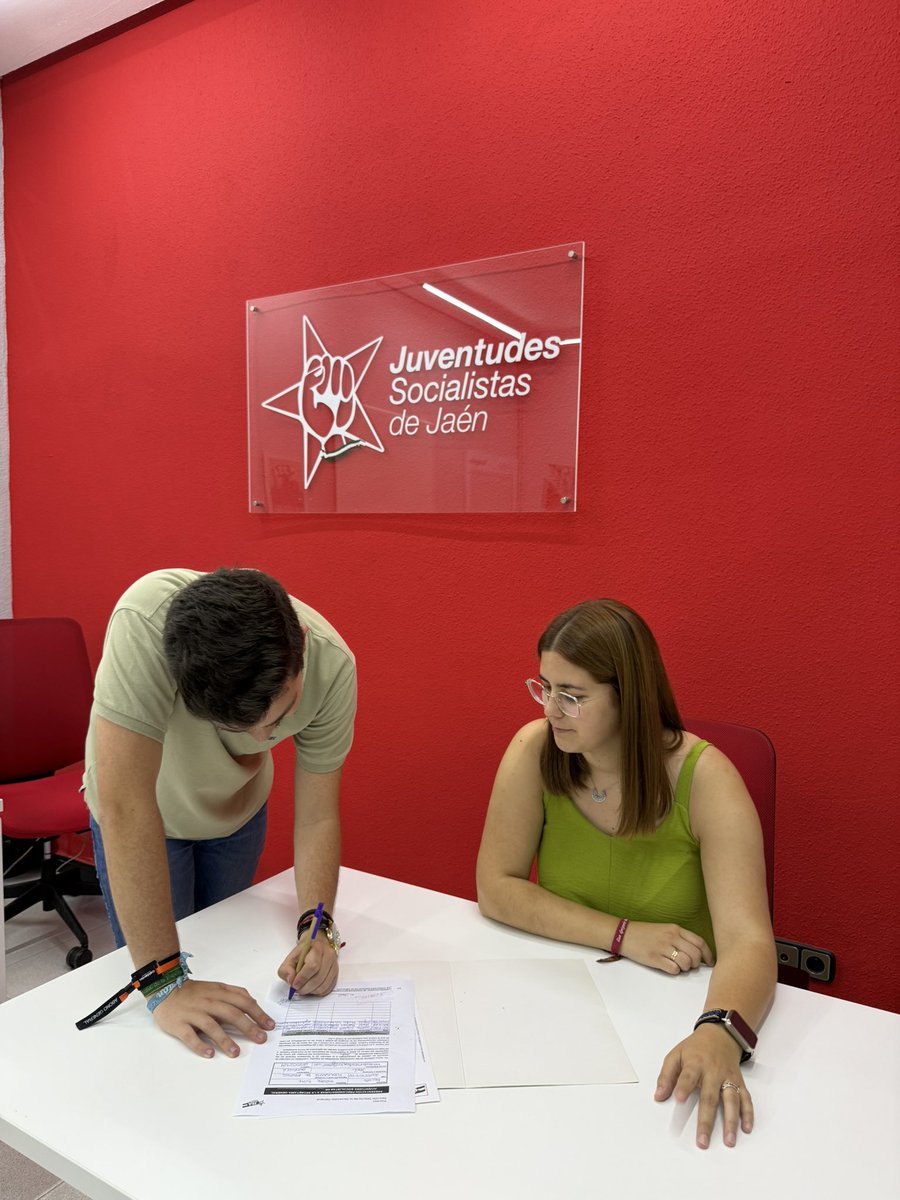 Hoy @moiselik_98 ha presentado su pre candidatura para ser el próximo Secretario General de las JSA Jaén. 

Tras el cierre del plazo y siendo esta la única pre candidatura presentada, comienza el proceso de recogida de avales. 

#jsajaén #sg