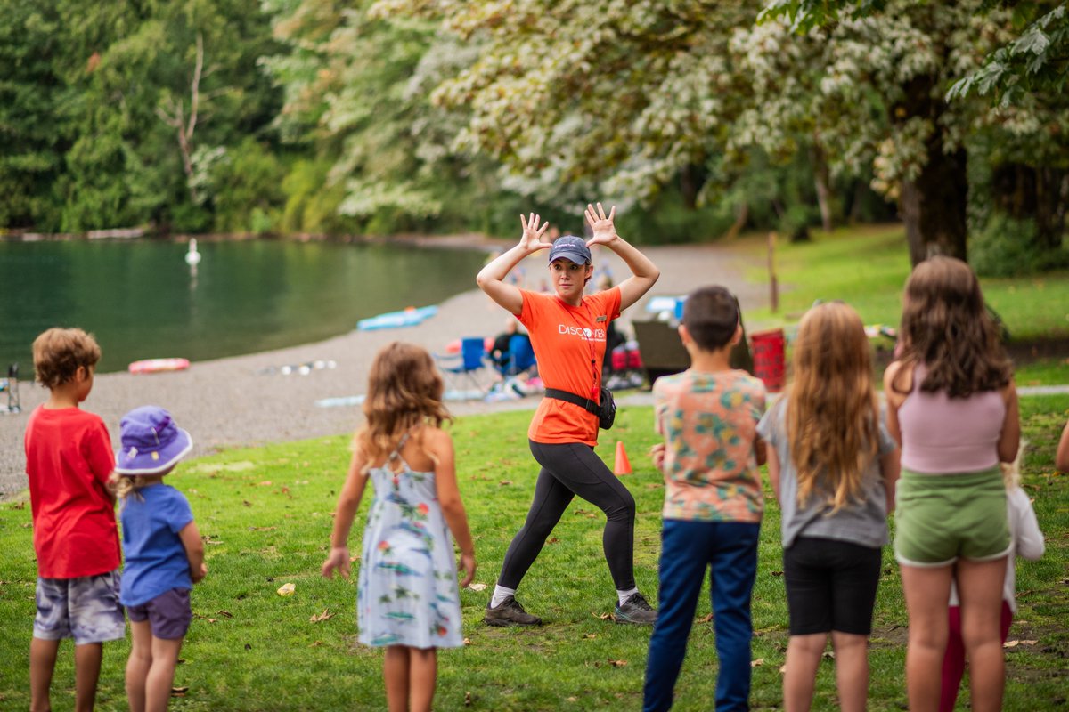 We’re celebrating five years since Discover Parks Ambassadors started delivering interpretation in BC’s provincial parks! In 2020, BC Parks Foundation launched the Discover Parks Ambassador program in just five parks. Today, that number has grown to 25, and Ambassadors have