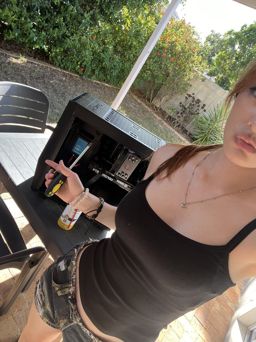 feivvi's tweet photo. $20 for pc cleaning who want https://t.co/rv8ucaHQNt