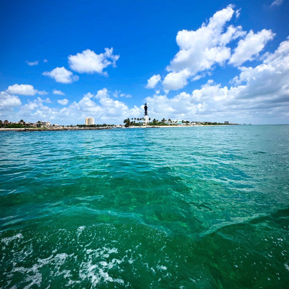 pompanoinsider's tweet photo. Mondays are more manageable with views like this ☀️🌊 #PompanoBeachFL
•
•
•
#pompanobeach #southflorida #soflo #sofla #browardcounty #hillsboroinlet #lauderdalebythesea #fortlauderdale #deerfieldbeach #bocaraton #delraybeach #lighthousepoint #margate #coconutcreek https://t.co/b0stuHKUFT