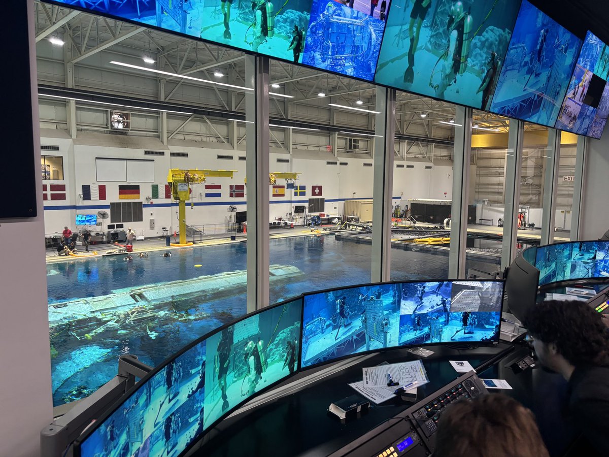 EngineeringUSF's tweet image. 🚀 USF Engineering students &amp;amp; alum traveled to NASA’s Johnson Space Center to test their student-built lunar regolith sampler in the Neutral Buoyancy Lab! The project was designed during a USF fall 2024 course &amp;amp; earned a spot in the 2025 Micro-g NExT challenge. 🌕 #USFEngineering