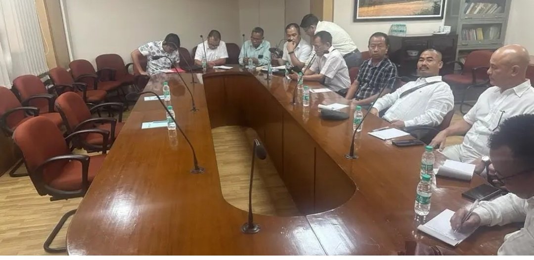 Manipur : Roadmap for Political Solution Deliberated at Length During UPF-KNO &amp; MHA <a href="/PIBHomeAffairs/">Spokesperson, Ministry of Home Affairs</a> Talks in Delhi.

Kaybie Chongloi✍️

More : thehillsjournal.com/roadmap-for-po…

<a href="/CBC_MIB/">Central Bureau of Communication (CBC)</a> <a href="/MIB_India/">Ministry of Information and Broadcasting</a> <a href="/PIB_India/">PIB India</a> <a href="/DeccanHerald/">Deccan Herald</a> <a href="/IndiaTodayNE/">India Today NE</a> <a href="/JournoAshutosh/">ASHUTOSH MISHRA</a> <a href="/sangbarooahpish/">Sangeeta Barooah Pisharoty</a> <a href="/PTI_News/">Press Trust of India</a> <a href="/vijaita/">Vijaita Singh</a>