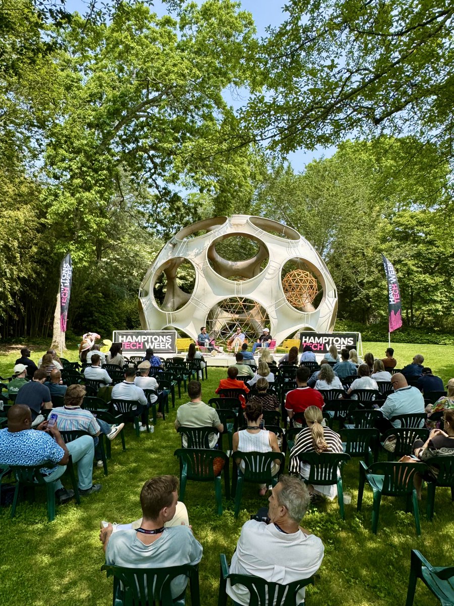 giovannigussen's tweet image. had the pleasure of getting invited to speak at hampton’s tech week, and it was by far the best conference i’ve been to
the quality of builders there coupled with them actually wanting to help and work together anyway possible was incredible & refreshing… and the venue was so…