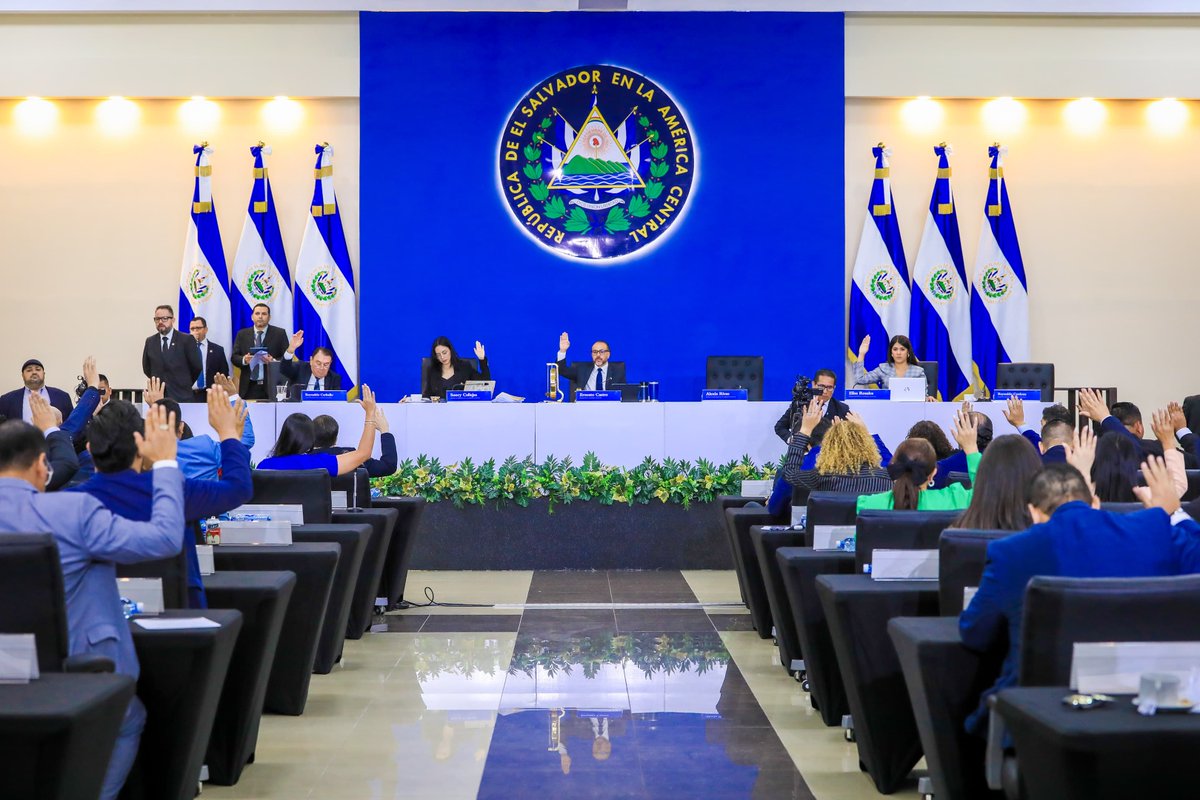 Diputados aprueban reformas para agilizar trámites comerciales en El Salvador guana.link/qEIu0