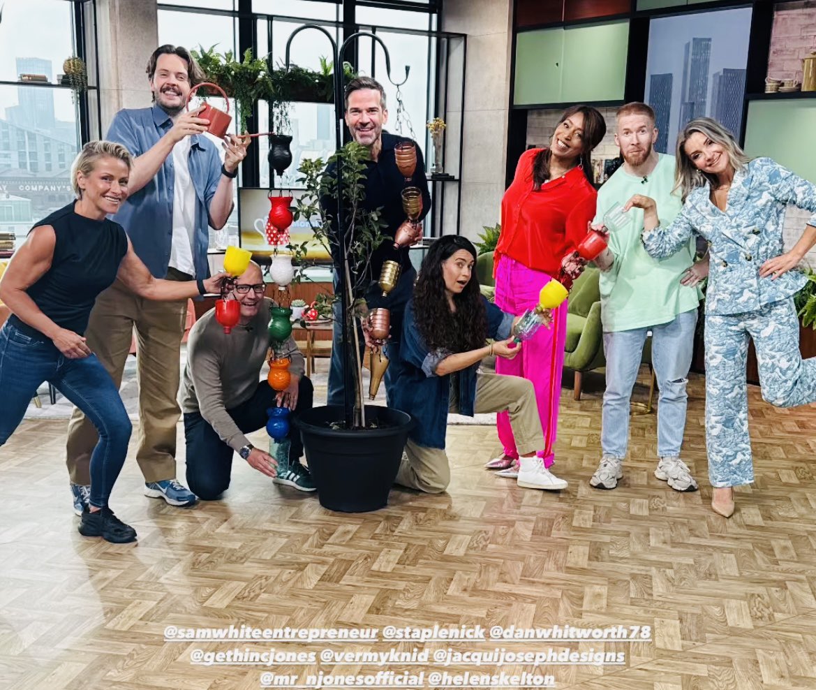 jacquijdesigns's tweet photo. Such fun with @BBCMorningLive fam🤗#Crafting a Japanese inspired #RainChain with @GethincJones @HelenSkelton to help plants🌺during our driest spring in 50 yrs😮If any #MorningLive viewers have a go send pics, show us your makes🙌🏾 #CatchUp on @BBCiPlayer @BBCOne#SeeYouNextTime💋x https://t.co/RMihhIhHAi