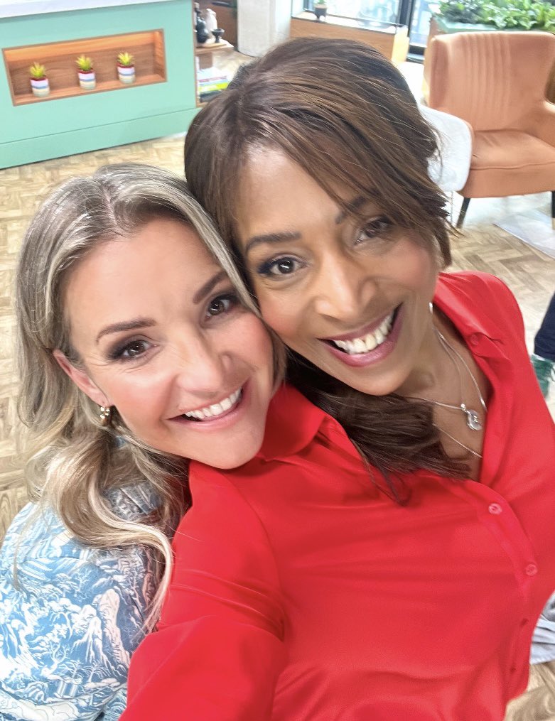 jacquijdesigns's tweet photo. Such fun with @BBCMorningLive fam🤗#Crafting a Japanese inspired #RainChain with @GethincJones @HelenSkelton to help plants🌺during our driest spring in 50 yrs😮If any #MorningLive viewers have a go send pics, show us your makes🙌🏾 #CatchUp on @BBCiPlayer @BBCOne#SeeYouNextTime💋x https://t.co/RMihhIhHAi