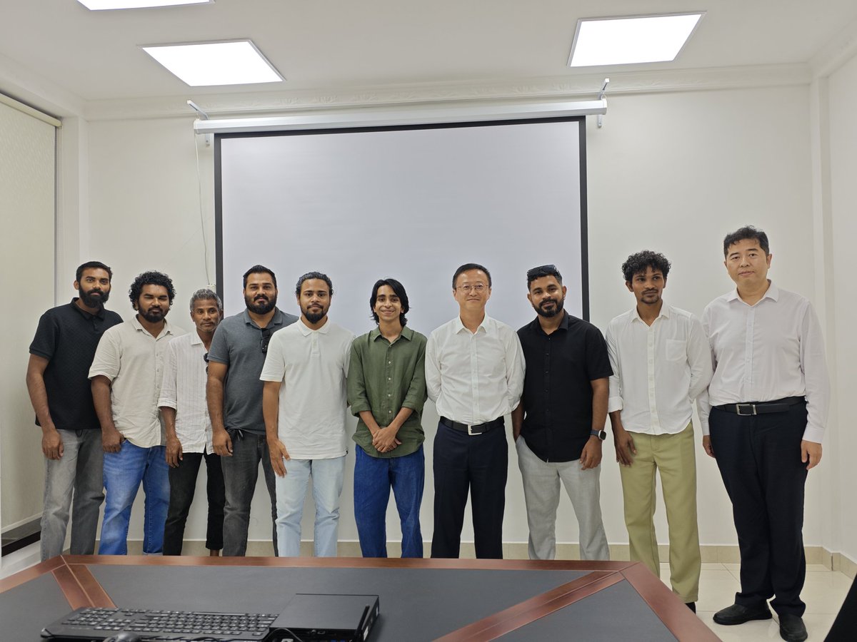 My first meeting with young Maldivian entrepreneurs, understanding of this beautiful country further enhanced. More optimistic about our cooperation.
Best wishes, young friends!