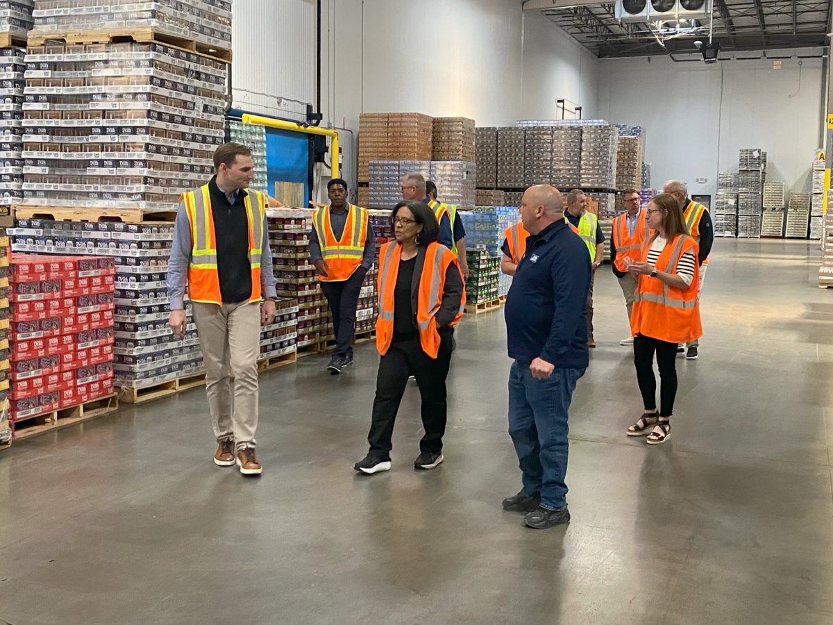 NBWA's tweet image. Summer isn’t just beer season — it’s also warehouse tour season!
Last week, Congresswoman Marilyn Strickland (WA-10) visited Olympic Eagle's facility in Puyallup, WA to see firsthand how local, independent beer distributors drive economic growth, create career opportunities and…