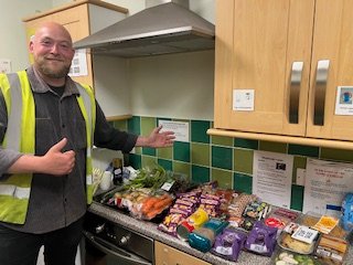 Today’s Bread and Butter £8.50 shopping bags included all this.

The Bread and Butter scheme not only provides affordable food buying but helps end food waste too.

Rawthorpe/Dalton Library every Monday sign up here ⬇
daltontogether.co.uk/the-bread-and-…

#BreadandButter #Dalton #Foodwaste