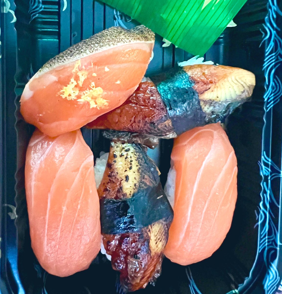 LeighTobes's tweet photo. 🍋Beat the Mondays w/ #Takumi 🍣#sushi- char/lemonzest, sake, eel. #fish #vitaminA #meatlessmondays #Jun9📆 https://t.co/wjQ2ViQaUO