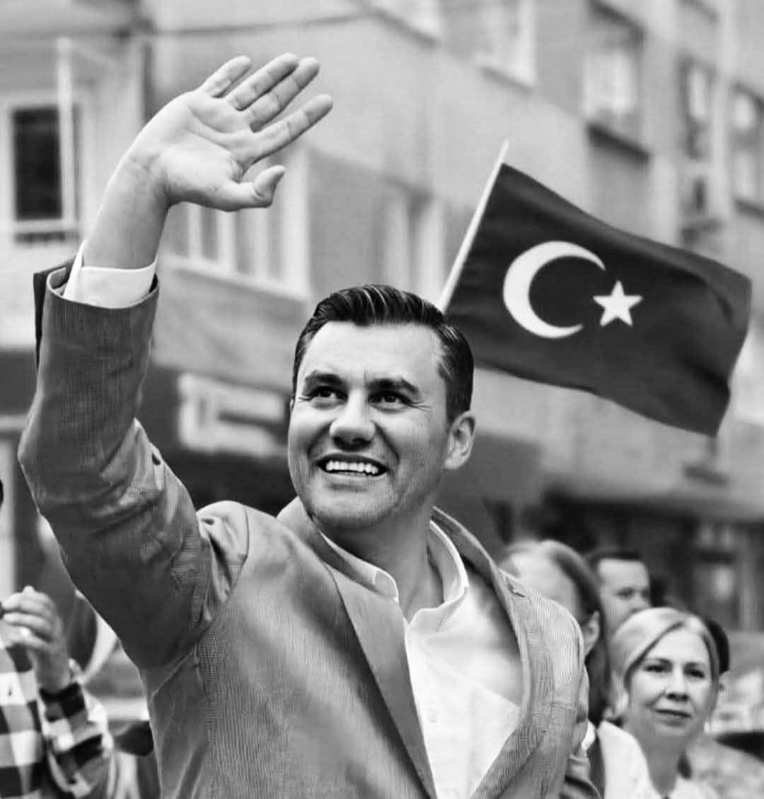 😢😢
Mekanın yüzün gibi aydınlık olsun.
Allah rahmet eylesin 

#FerdiZeyrek