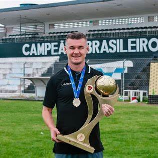News_tfc's tweet photo. DE VOLTA 🐔

Treze deve acertar o retorno do técnico William de Mattia para a sequência da temporada, o treinador foi campeão pelo Galo no paraibano 2023 e participou do primeiro semestre em 2024. https://t.co/s9ptHdpBh2