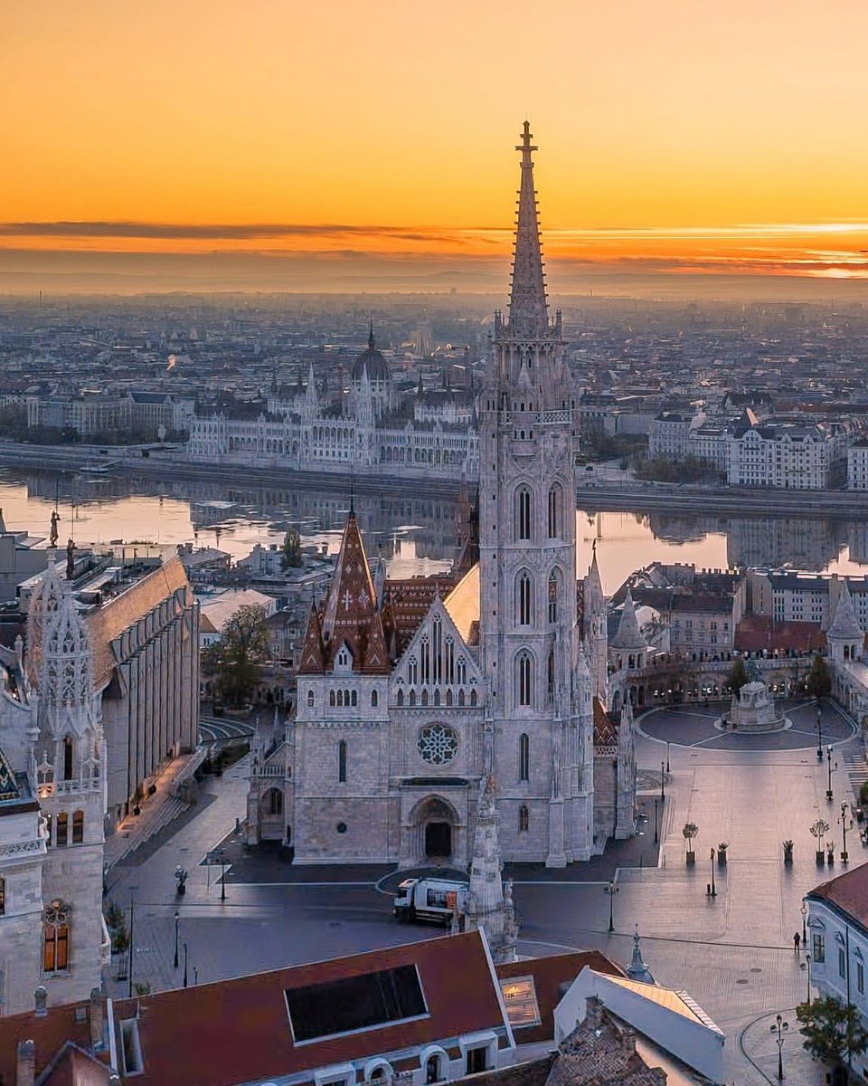 Old World Explorer tweet media