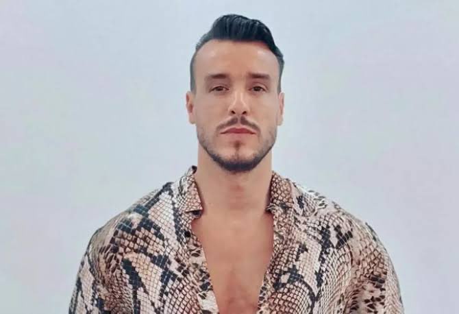 jurnalhabertr's tweet photo. Kültür Bakanlığı’nın, Ekrem İmamoğlu’nun tutuklanmasına tepki gösteren Yalın, Sertab Erener, Melike Şahin, Mabel Matiz ve Cem Adrian’ın da aralarında bulunduğu sanatçıların antik kent tiyatrolarında konser vermesini yasakladığı öğrenildi. (Timur Soykan) https://t.co/MRzDe7605T