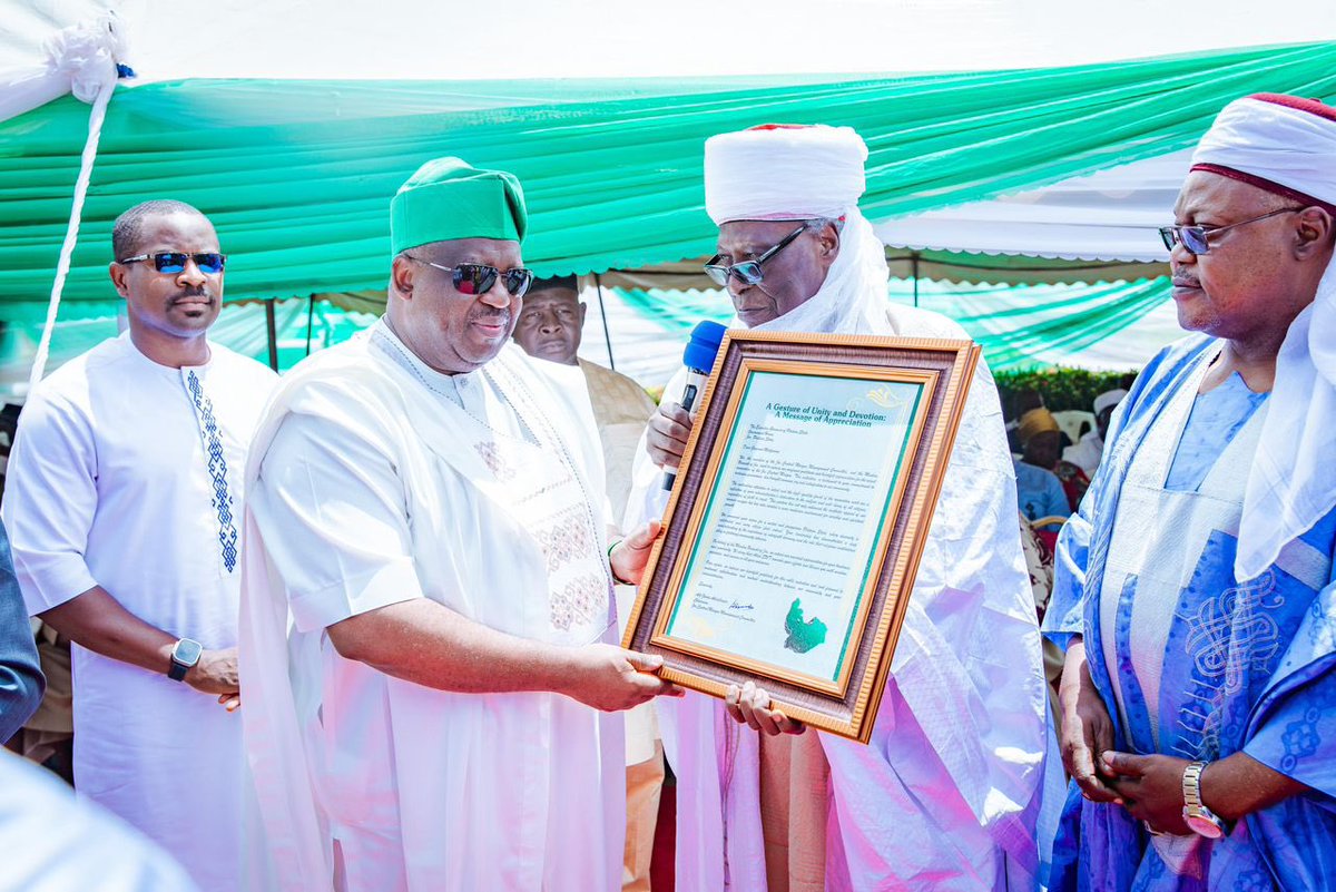 CalebMutfwang's tweet image. MY REFLECTIONS ON THE VISIT OF THE MUSLIM UMMAH AND OUR SHARED COMMITMENT TO PLATEAU STATE
Today, I received a high-powered delegation from the Muslim Ummah in Plateau State, led by the Emir of Kanam, His Royal Highness Alhaji Muhammadu Muazu Muhammadu II, who ably represented…