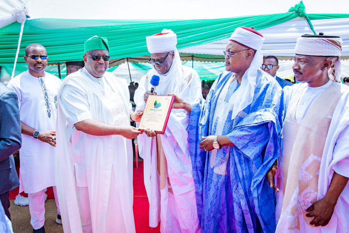 CalebMutfwang's tweet image. MY REFLECTIONS ON THE VISIT OF THE MUSLIM UMMAH AND OUR SHARED COMMITMENT TO PLATEAU STATE
Today, I received a high-powered delegation from the Muslim Ummah in Plateau State, led by the Emir of Kanam, His Royal Highness Alhaji Muhammadu Muazu Muhammadu II, who ably represented…