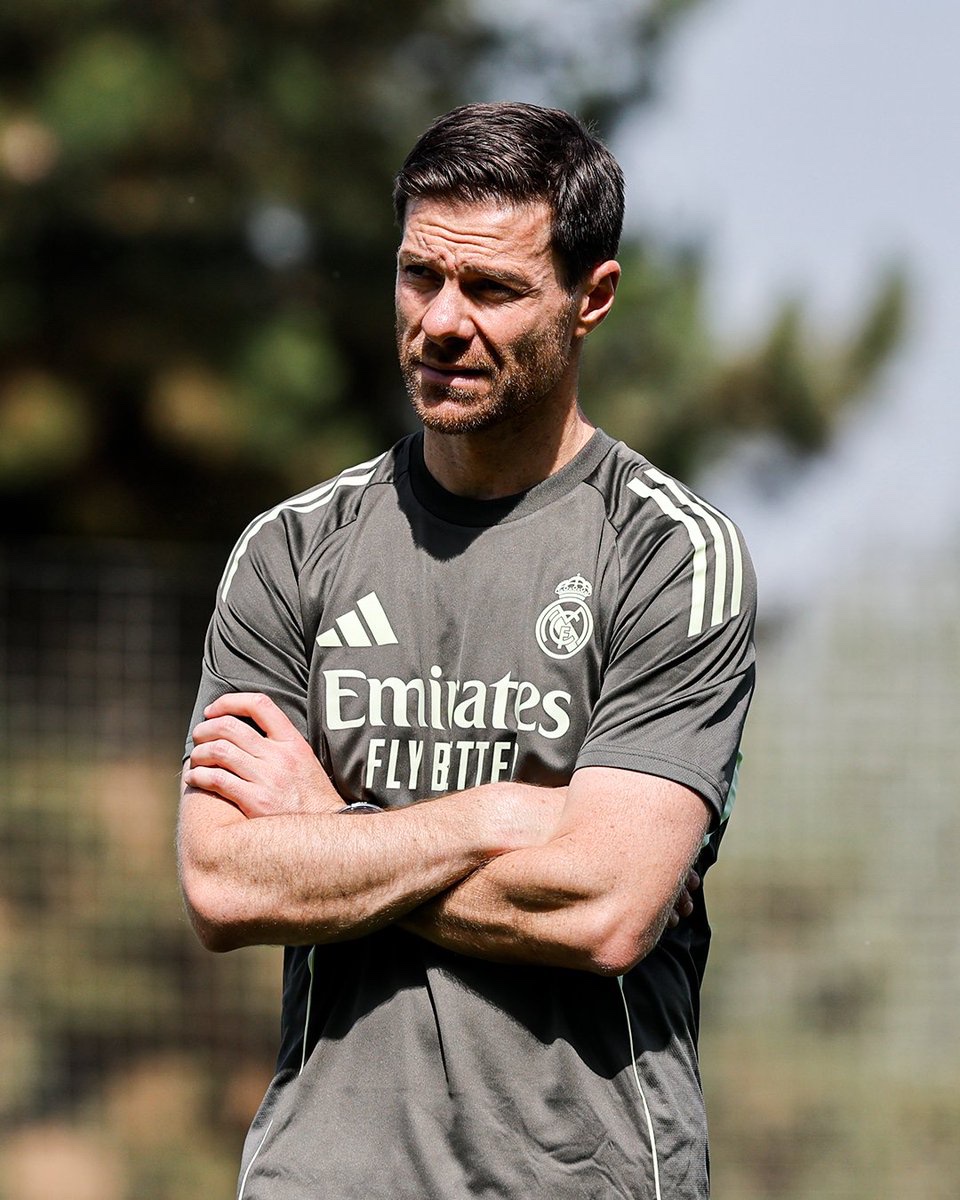 🚨 Xabi Alonso spent over 10 hours and 30 minutes at Valdebebas today.

"There's a lot of work to be done", the coach said. <a href="/marca/">MARCA</a> 🇪🇸🧠