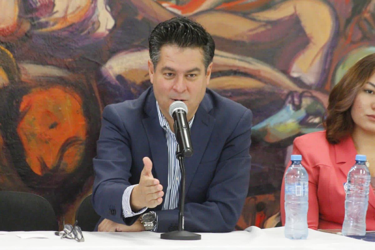 En esta vida: 

Hay que estar listos para SER 

Prepararse para llegar a SER 

y mentalizarse para dejar de SER