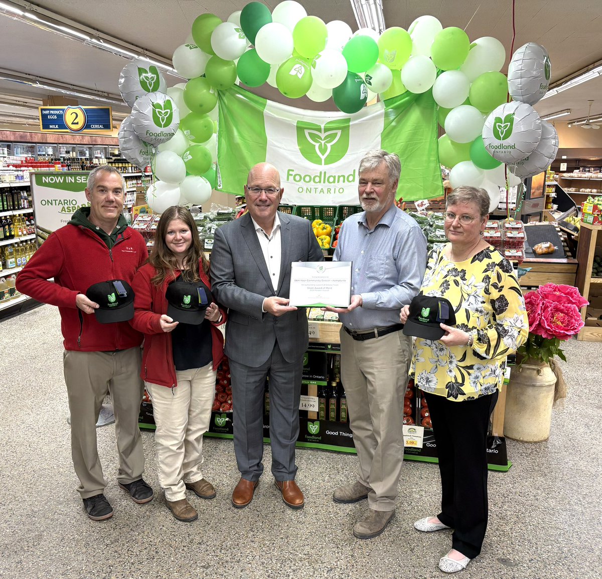 Congrats to B&amp;H Your Community Grocer  on their Silver Award under the 2024 Foodland Ontario Retailer Awards program. These recognize stores that excel in promoting local produce. 
Presented the award to store owners Jim and Judy Beveridge and employees Joey &amp; Laura.
#OntAg