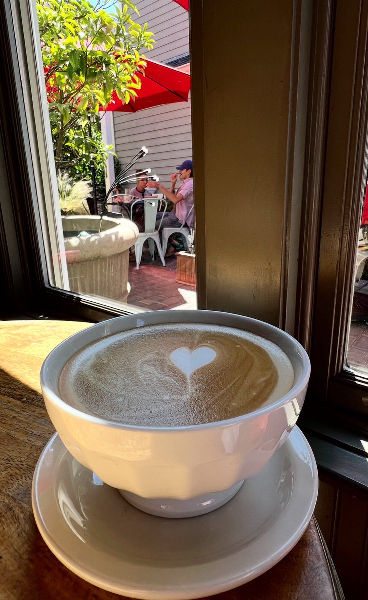 mariesutro's tweet image. Monday Reminder: Quiet moments matter.

#coffeelover #latte