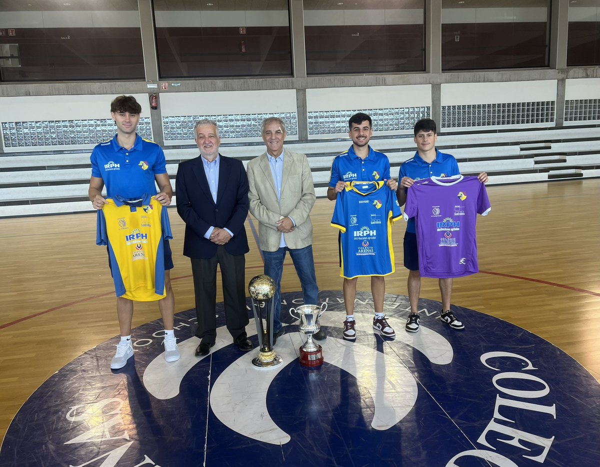 Gran Canaria FS (@grancanariafs) on Twitter photo 📰 El Gran Canaria IRPH Fútbol Sala, representado por la Presidenta y los Capitanes, ha visitado a uno de nuestros patrocinadores principales, los COLEGIOS ARENAS / ARENAS ATLÁNTICO.
#nimejoresniperoresdiferentes #GranCanariaFS #futsal <a href="/ArenasSchool/">ColegioArenas</a> 📰 El Gran Canaria IRPH Fútbol Sala, representado por la Presidenta y los Capitanes, ha visitado a uno de nuestros patrocinadores principales, los COLEGIOS ARENAS / ARENAS ATLÁNTICO.
#nimejoresniperoresdiferentes #GranCanariaFS #futsal <a href="/ArenasSchool/">ColegioArenas</a>