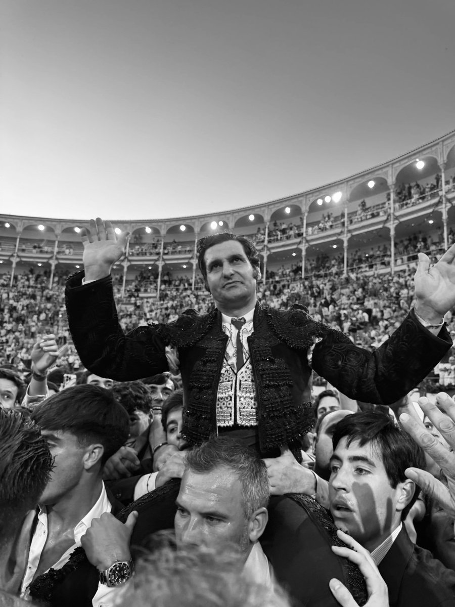eltorilero's tweet image. El mundo del toro a tus pies. VIVA MORANTE!!!!