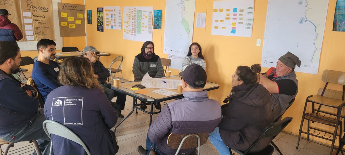 MMAAtacama's tweet image. En caleta Los Burros Sur de la comuna de Freirina. La SEREMI @MMAAtacama Natalia Penroz se reunió con las personas del lugar en el 3° taller para la Elaboración del Plan de Manejo para el ACMU Archipiélago de Humboldt, donde se  definieron las Estrategias del Plan.