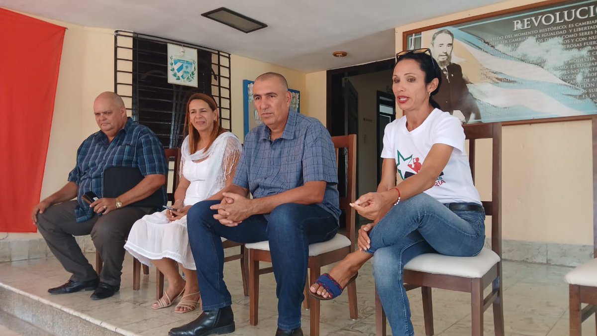 Marbelis de Las Tunas (@delas28948) on Twitter photo Encuentro del 1er secretario del Comité Provincial del Partido Osbel Lorenzo y la gobernadora Yelenis Torné con la delegación que participará en la Asamblea Nacional de los pioneros de #Cuba #PorLasTunasLaVictoria #TareaDeGrandes <a href="/LorenzoOsbel/">Osbel Lorenzo</a> <a href="/26deLasTunas/">Periódico26</a> <a href="/YelenysLasTunas/">Yelenys Tornet Menéndez</a> Encuentro del 1er secretario del Comité Provincial del Partido Osbel Lorenzo y la gobernadora Yelenis Torné con la delegación que participará en la Asamblea Nacional de los pioneros de #Cuba #PorLasTunasLaVictoria #TareaDeGrandes <a href="/LorenzoOsbel/">Osbel Lorenzo</a> <a href="/26deLasTunas/">Periódico26</a> <a href="/YelenysLasTunas/">Yelenys Tornet Menéndez</a>