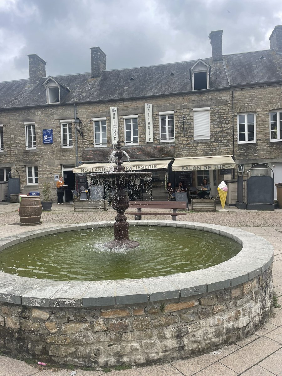 Dubbs4711's tweet photo. Oo La La in French France 🇫🇷 https://t.co/cexbpt92Jl